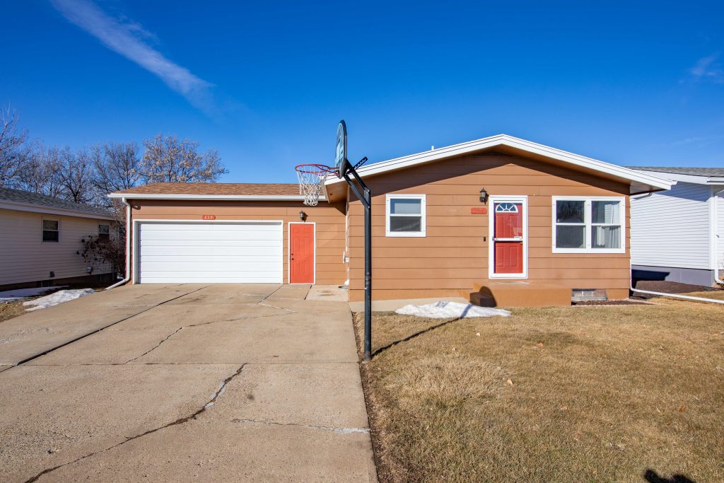 Single Family house for sale in Dickinson, ND. $250,000 home for sale