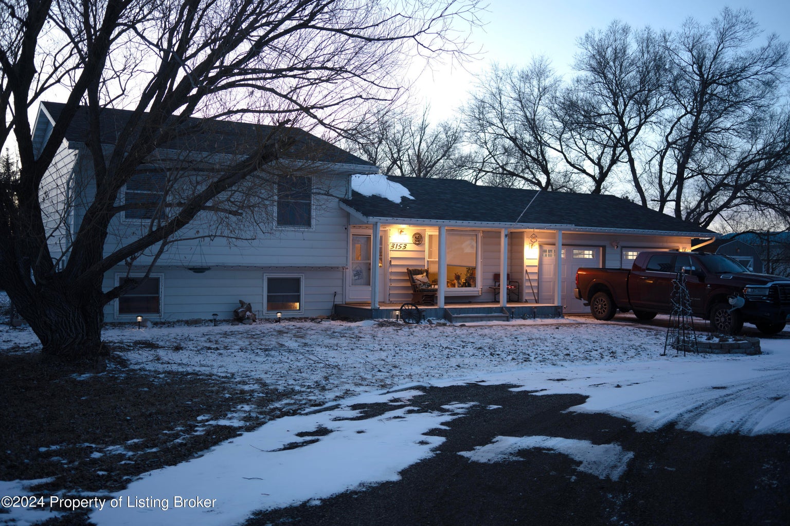 House for sale in rural Dickinson, ND